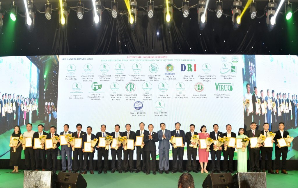 21 doanh nghiệp được chứng nhận nhãn hiệu “Cao su Việt Nam”